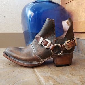 BNWOT Freebird Ankle boots sz 40